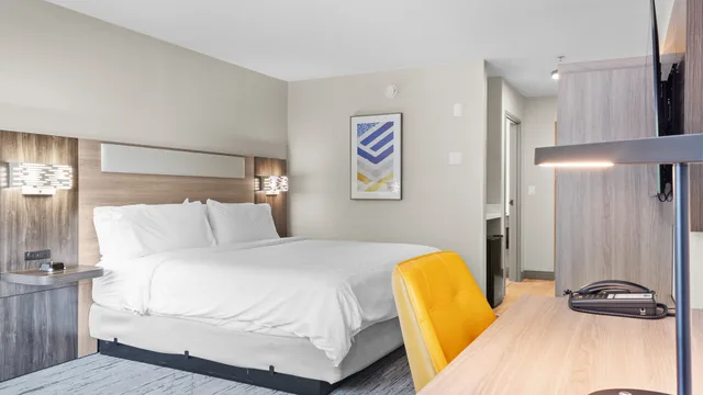 غرفة بسرير كينج لذوي الإعاقة، Holiday Inn Express Hotel And Suites Manchester Airport 1/5