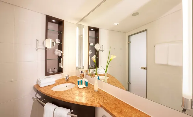 غرفة قياسية مفردة بسرير كوين، Dorint Hotel An Der Kongresshalle 5/5