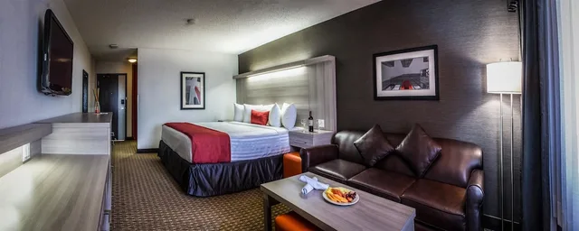 Standard, King Bed, Sofa, Village Park Inn Calgary 4/7