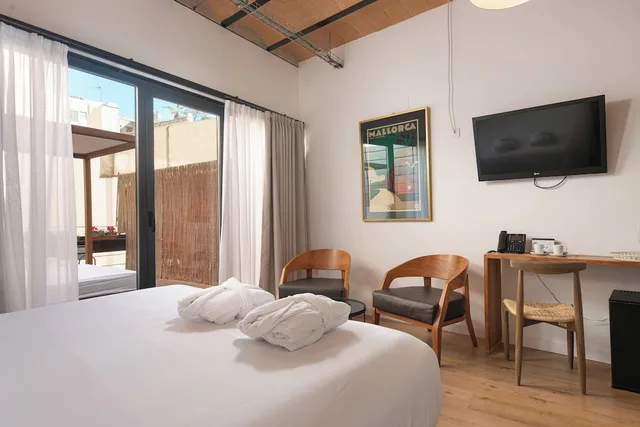 غرفة بريميوم بسريرين منفصلين بشرفة، Brondo Architect Hotel 5/10