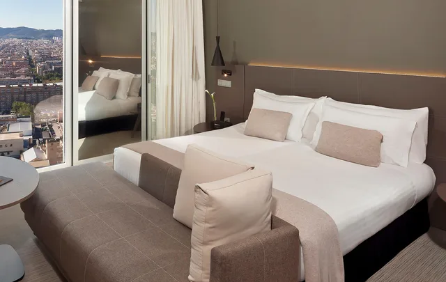 غرفة بسرير مزدوج بإطلالة على المدينة، The Level at Melia Barcelona Sky 1/10