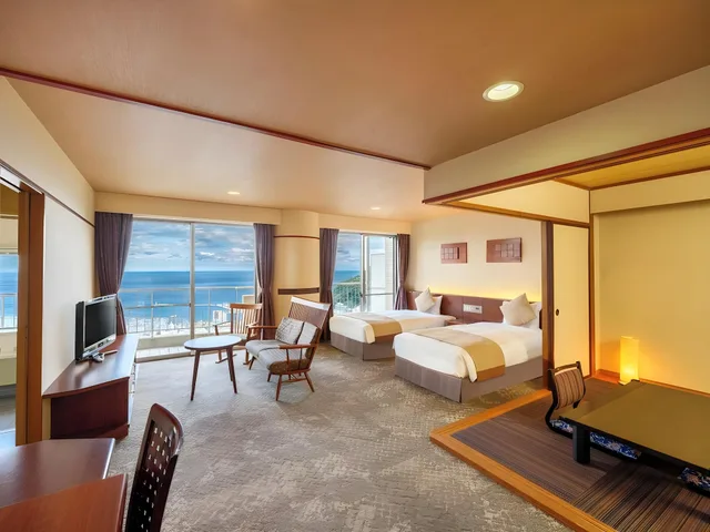 Japanese Western, Superior, 2 Semi Double Beds, 2 Futon Beds, Ocean View, Private Bathroom, Kamenoi Hotel Atami 1/1