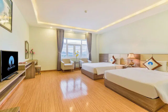 غرفة بريميير بسريرين منفصلين بإطلالة على البحر بغرفة نوم واحدة، Sky Beach D20 Nha Trang Hotel 2/5