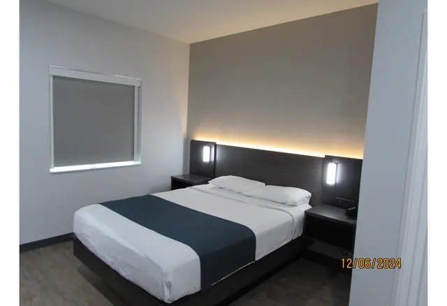 غرفة بسرير كوين، Motel6 West Des Moines, IA 2/5