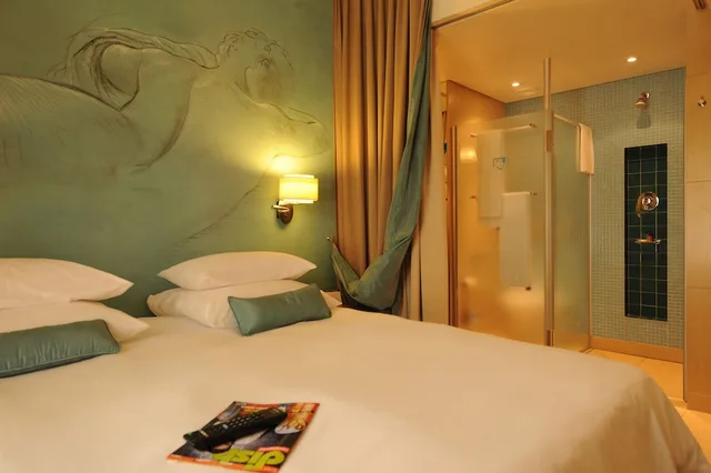 غرفة سوبيريور بسرير كينج، Metcourt Emperors Palace 1/3