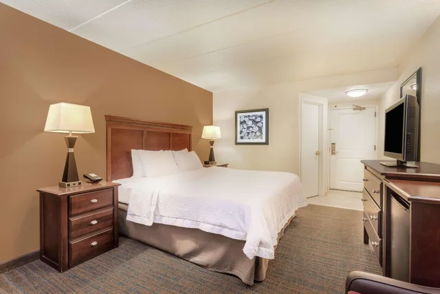 غرفة بسرير مزدوج، Hampton Inn Milwaukee/Brookfield 4/5