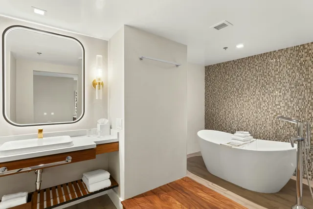 Suite, King Bed, Partial Ocean View, The Waterfront Beach Resort, a Hilton Hotel 5/5