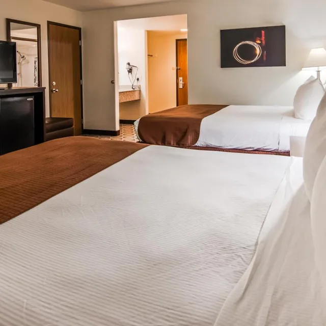 Room, King Bed, 2 Queen Beds, Best Western Pahrump Oasis 5/10