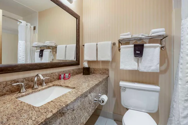 غرفة بسريرين كوين يُسمح فيها بالحيوانات الأليفة، SureStay Plus Hotel by Best Western Buffalo 5/5