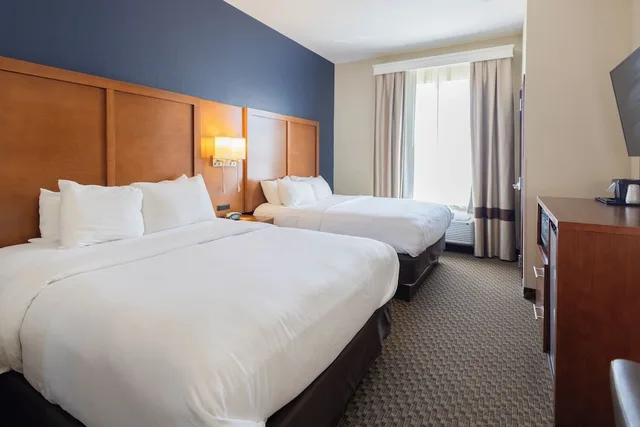 جناح بسريرين كوين مع أريكة، Comfort Suites Troy-I75 4/10