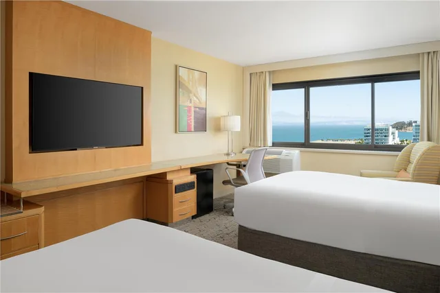 Deluxe, Double Bed, Hilton San Francisco Airport Bayfront 2/3