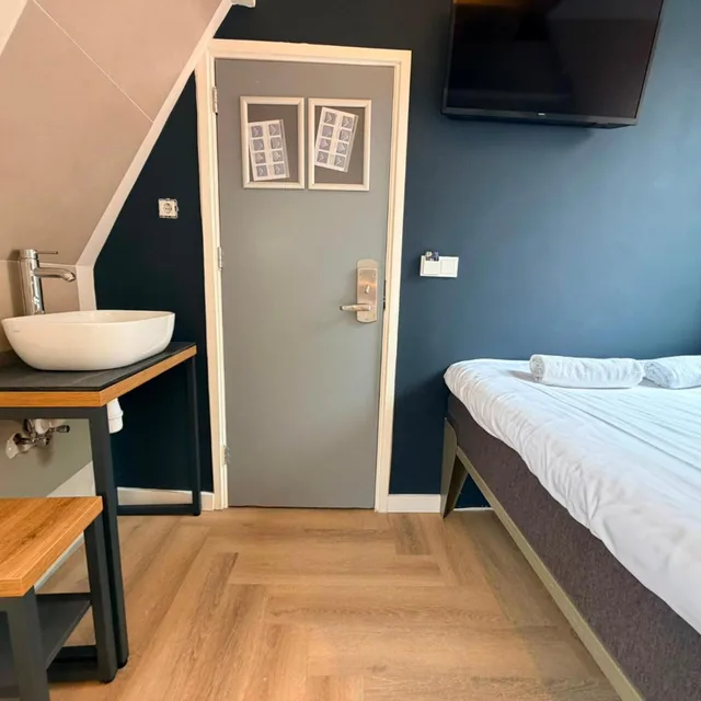 غرفة صغيرة بسرير مزدوج أو سريرين منفصلين، Continental Hotel 2/8
