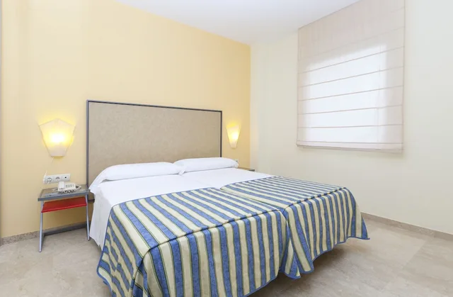 شقة بثلاثة أسرّة بغرفة نوم واحدة بمطبخ، Apartamentos Vertice Sevilla Aljarafe 4/10