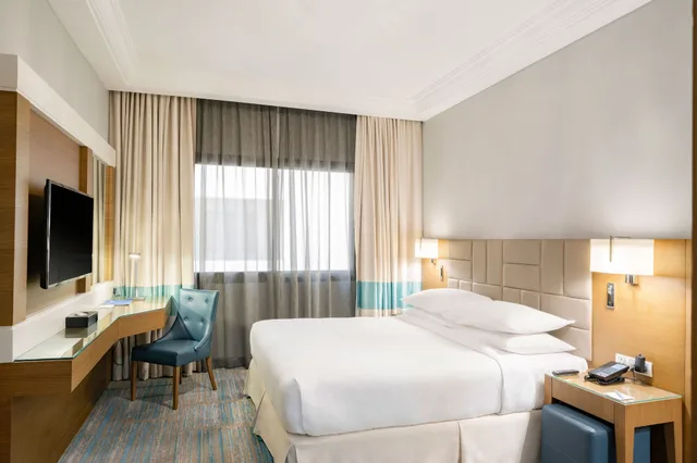 جناح جونيور بسرير كينج بغرفة نوم واحدة للمدخنين، فور بوينتس باي شيراتون الفندقية(Four Points By Sheraton Makkah Al Naseem) 1/7