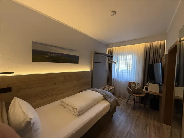 غرفة قياسية بسرير فردي، Best Western Hotel Brunnenhof 3/5