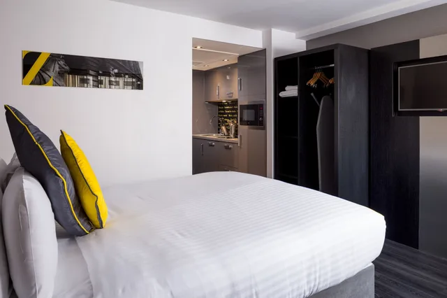 Smart, Studio, Double Bed، Roomzzz Nottingham City 4/8