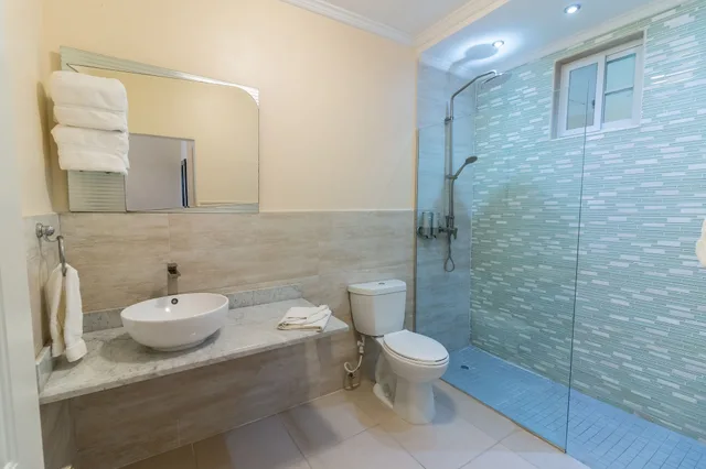 Deluxe, King Bed, Travellers Beach Resort 9/10