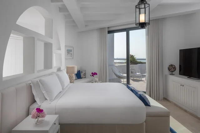 غرفة بسرير كينج بإطلالة على البحر، Anantara Retreat Santorini Abu Dhabi - Adults Only 2/5