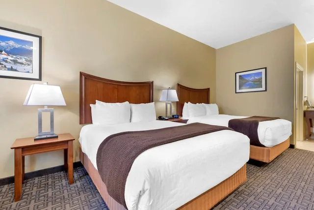 غرفة قياسية بسريرين كوين، Best Western Plus Swiss Chalet Hotel & Suites 5/9