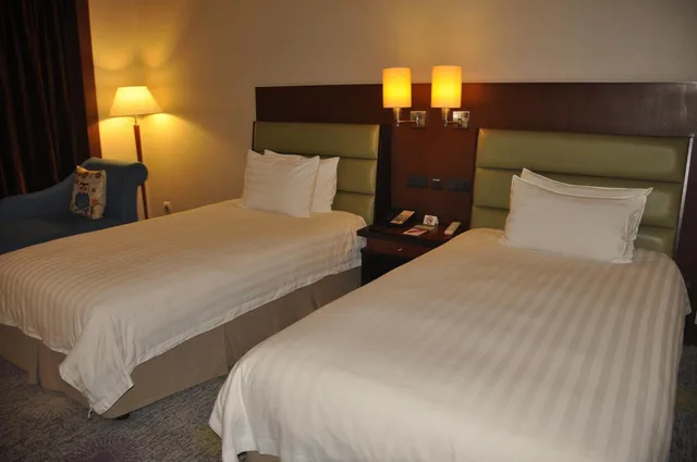 غرفة بسريرين منفصلين، Ramada Plaza by Wyndham Pudong 5/7