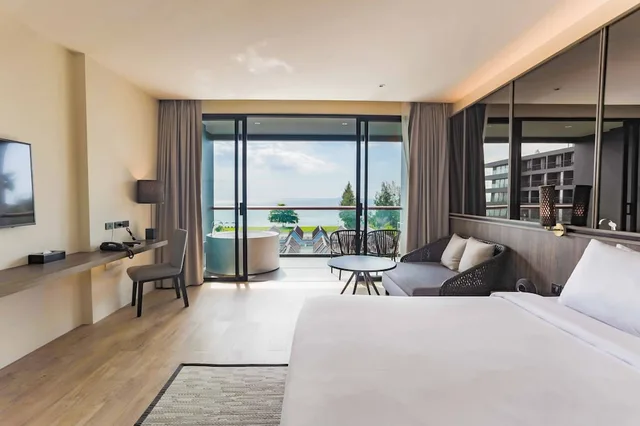Oceanview Skybath King، Ana Anan Resort and Villas Pattaya 1/5