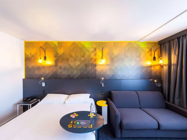 Family, Double Bed, Sofa, ibis Styles Poitiers Nord 3/4