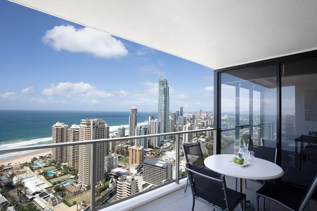 2 Bedrooms, Ocean, Spa, Apartment، Mantra Circle on Cavill Surfers Paradise 2/3