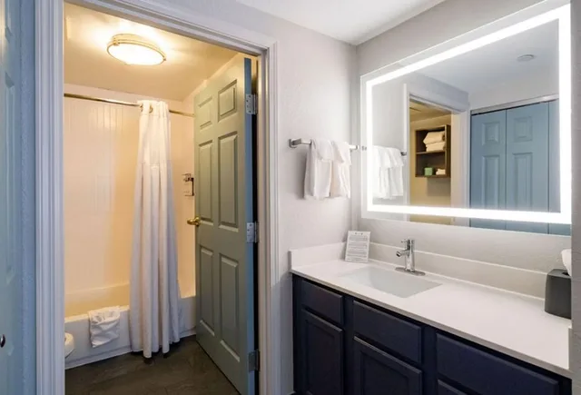 2 Bedrooms, 2 Double Beds, King Bed, Kitchen, Staybridge Suites Jackson 3/4