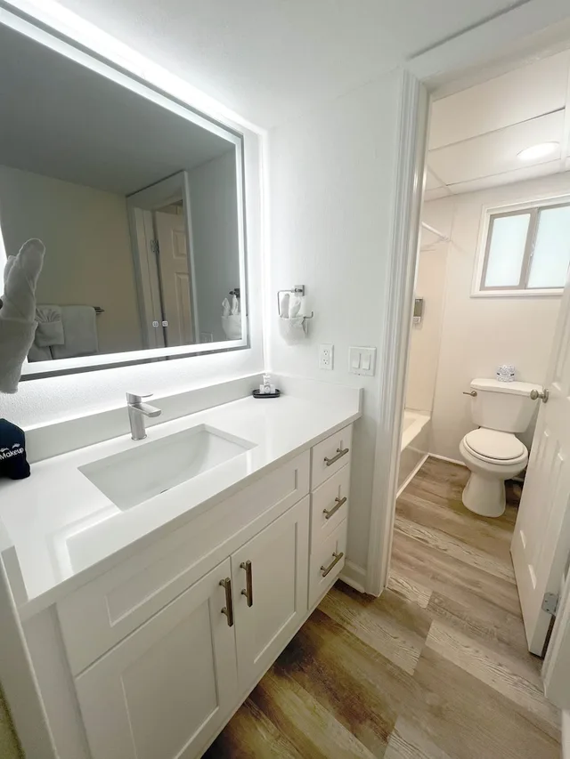 Suite, King Bed, Beach Front, Sofa, Balcony، Lani Kai Beachfront 10/10