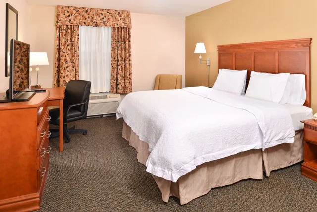 جناح كبير بسرير كينج بغرفتين، Hampton Inn Suites Richmond 2/4