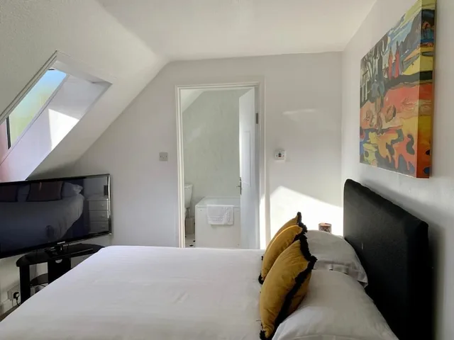 جناح بسرير مزدوج بإطلالة على الحديقة مع أريكة، Sarum Hotel 1/9