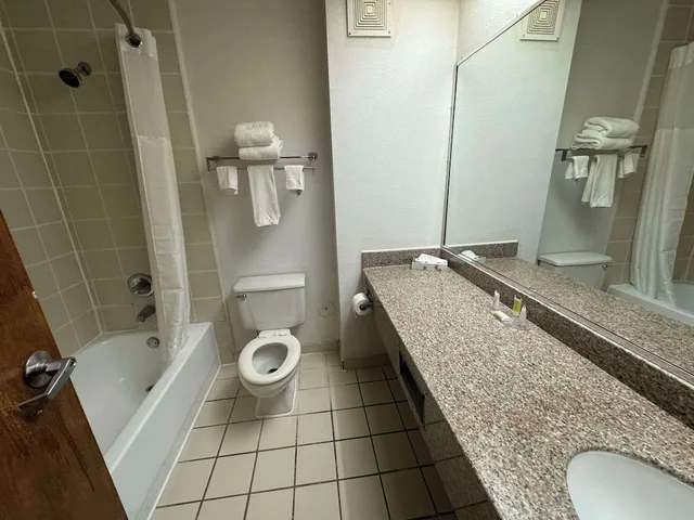 غرفة قياسية بسريرين كوين، Quality Inn Chattanooga Hamilton Place 8/9