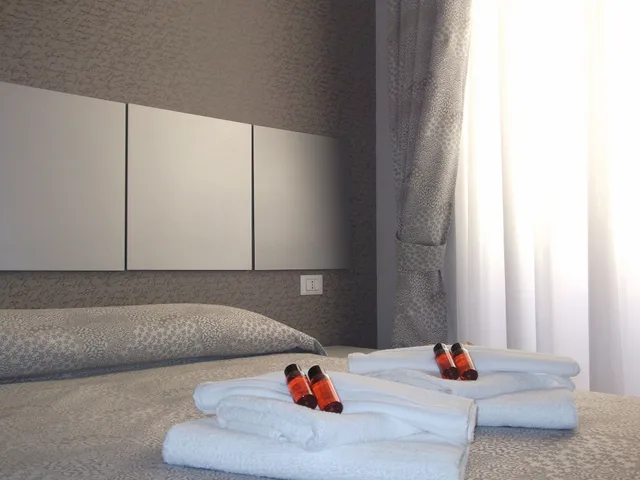 Room, Double Bed, Five Rooms Rome 7/10
