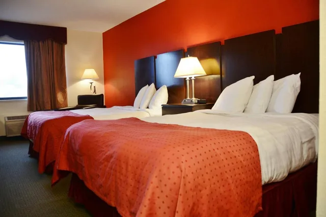 غرفة بسرير مزدوج، Country Hearth Inn & Suites Kenton 1/5
