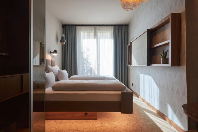 Oasis, Cocoon, Queen Bed, Cocoon Sendlinger Tor 2/2