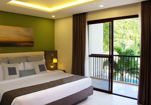 Connecting, Lagoon, Pool View، Fairways And Bluewater Newcoast Boracay 1/2