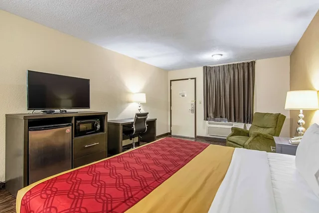 Standard, King Bed, Smoking, Econo Lodge Inn And Suites Matthews Charlotte 1/4