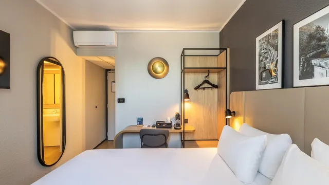 غرفة سوبيريور بسرير كينج، CAMPANILE PARIS OUEST - PTE DE CHAMPERRET LEVALLOI 6/10