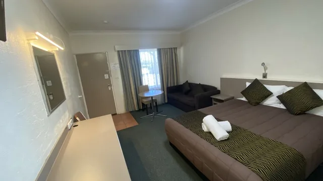 غرفة تنفيذية بسرير كوين، Sapphire City Motor Inn Inverell 1/10