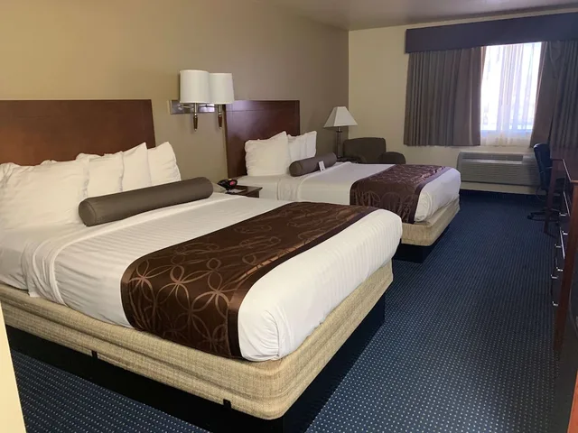 غرفة قياسية بسريرين كوين يُسمح فيها بالحيوانات الأليفة، Best Western Desert Oasis 3/7