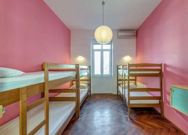سكن مشترك مختلط بثمانية أسرّة، Adriatic Hostel 1/4