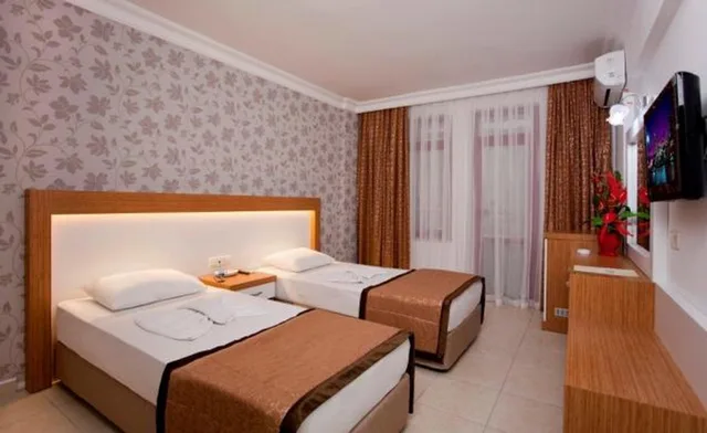 غرفة قياسية بسرير مزدوج، Diamore Hotel 1/3