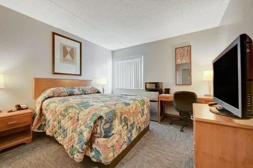 غرفة قياسية بسرير كوين، Bridger Inn Hotel Las Vegas 1/3
