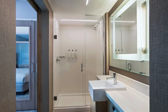 جناح بسريرين كوين بإطلالة على البحيرة مع سرير سحّاب إضافي، Springhill Suites Austin Cedar Park 2/6