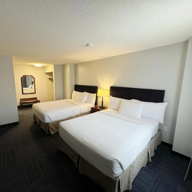 جناح عائلي، Divya Sutra Plaza and Conference Centre Calgary Airport 10/10