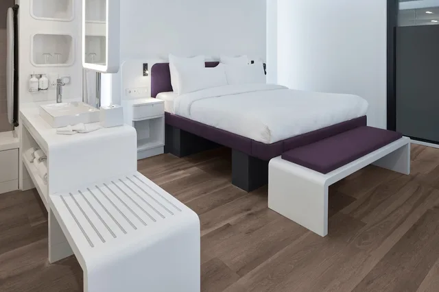 جناح جونيور بسرير كينج مع أريكة، YOTELAIR Istanbul Airport AIRSIDE 1/4