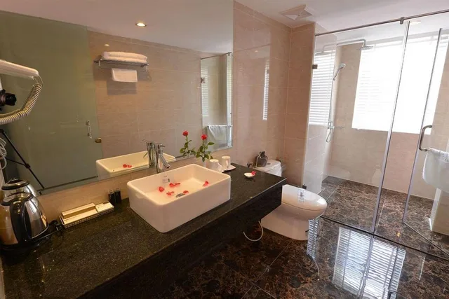 غرفة عائلية بإطلالة على المدينة، Hanoi La Palm Premier Hotel & Spa 5/5