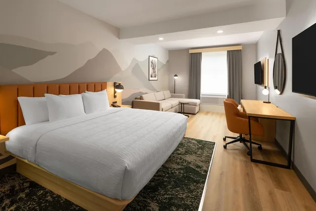 Suite, King Bed, Accessible, La Quinta Inn and Suites by Wyndham Leavenworth 2/7