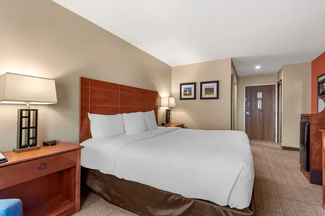 غرفة بسرير كينج مع أريكة، Comfort Inn Augusta Me 5/5