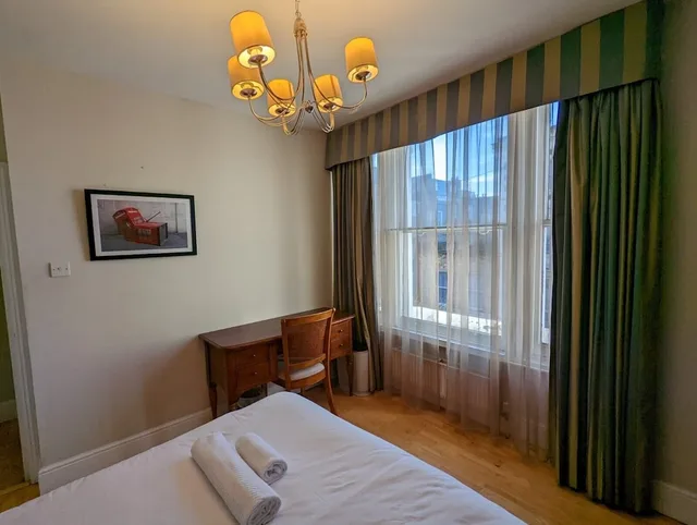 1 Bedroom, Castletown, Apartment, King Bed, Private Bathroom, Sofa، Castletown House 6/10